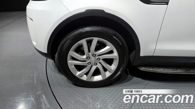 Land Rover Discovery 2018 thumb 6