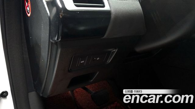 Land Rover Discovery 2018 thumb 12