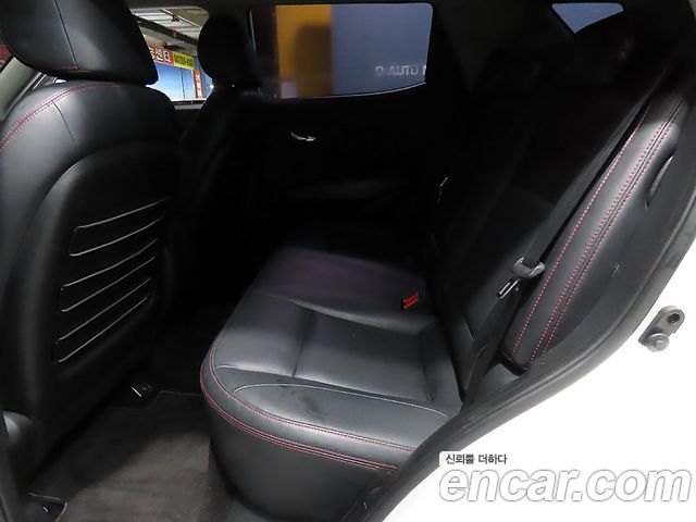 SsangYong Tivoli 2016 thumb 8
