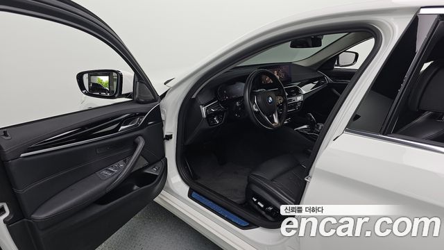 BMW 5 серии 2020 thumb 11