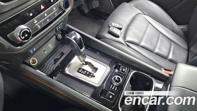 SsangYong Rexton 2018 thumb 10