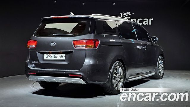 Kia Carnival 2017 thumb 3