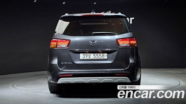 Kia Carnival 2017 thumb 5