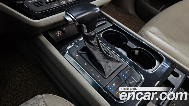 Kia Carnival 2017 thumb 9