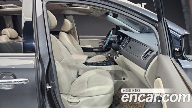 Kia Carnival 2017 thumb 10