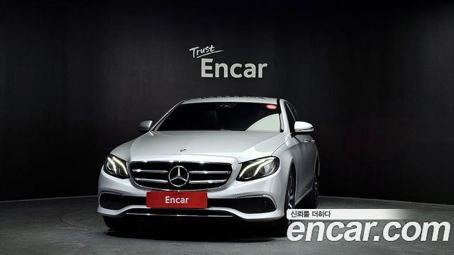 Mercedes-Benz E-Class 2020 thumb 4
