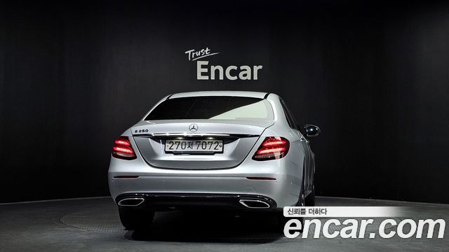 Mercedes-Benz E-Class 2020 thumb 5