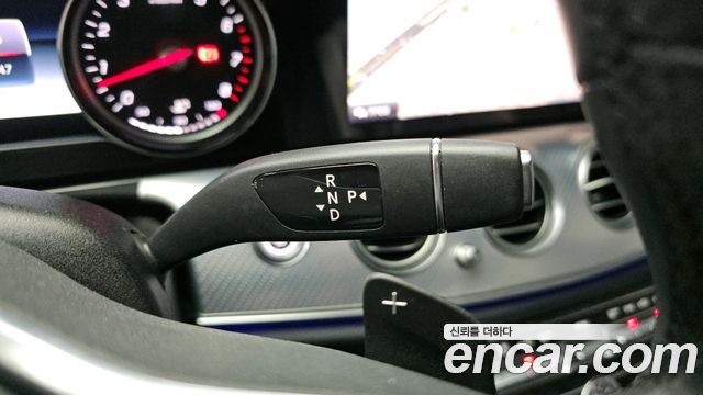 Mercedes-Benz E-Class 2020 thumb 10