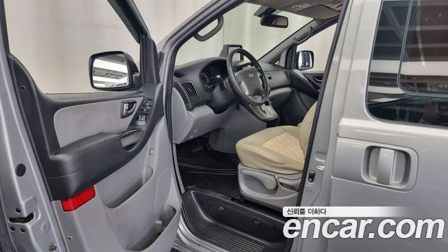 Hyundai Starex 2011 thumb 10