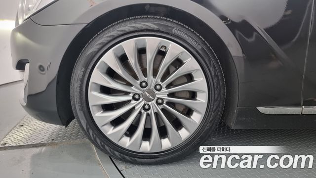 Genesis G90 2017 thumb 6