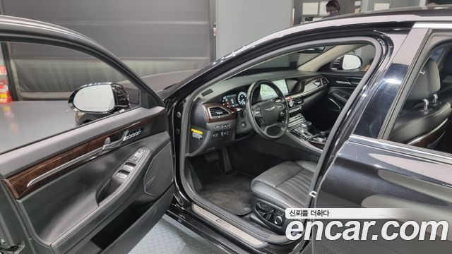 Genesis G90 2017 thumb 10