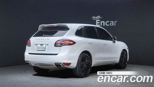 Porsche Cayenne 2012 thumb 3