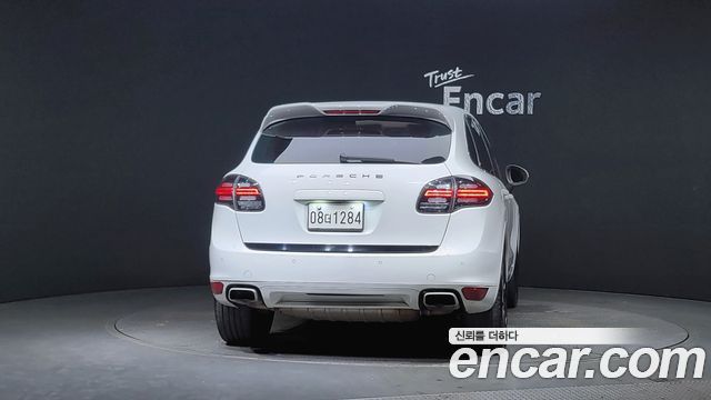 Porsche Cayenne 2012 thumb 5