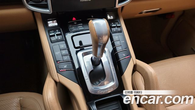 Porsche Cayenne 2012 thumb 10