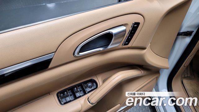 Porsche Cayenne 2012 thumb 12