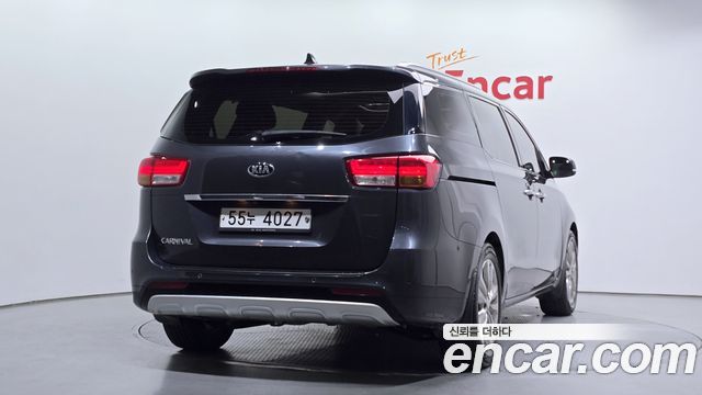 Kia Carnival 2016 thumb 3