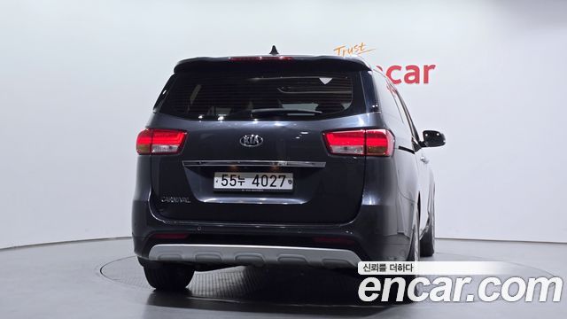 Kia Carnival 2016 thumb 5