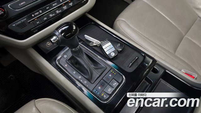 Kia Carnival 2016 thumb 10