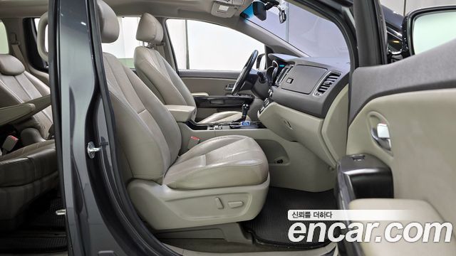 Kia Carnival 2016 thumb 11