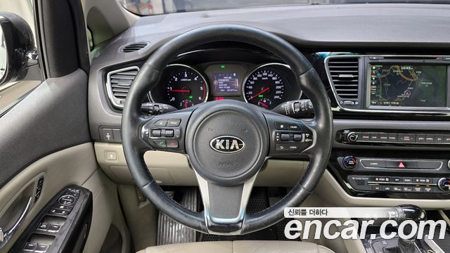 Kia Carnival 2016 thumb 12
