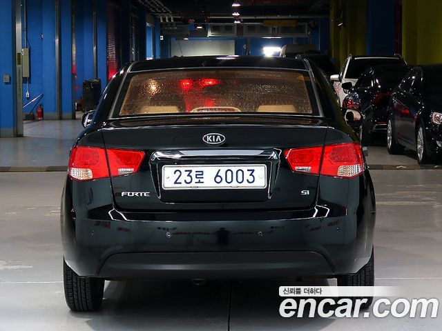 Kia Carens 2010 thumb 4