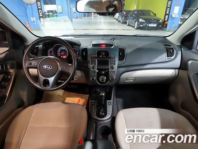 Kia Carens 2010 thumb 6