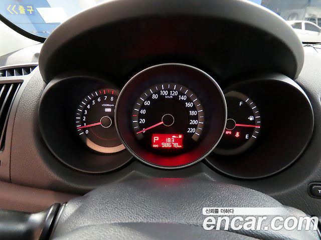 Kia Carens 2010 thumb 9