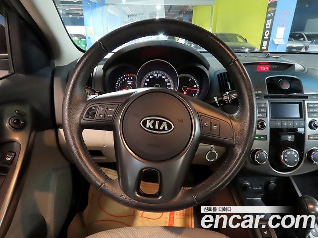 Kia Carens 2010 thumb 10