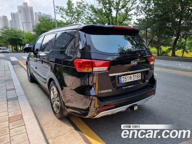 Kia Carnival 2014 thumb 4