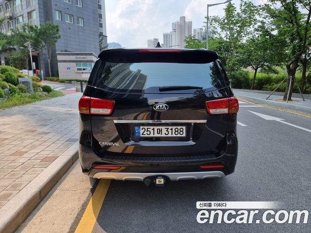 Kia Carnival 2014 thumb 5