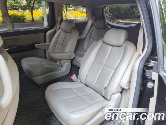 Kia Carnival 2014 thumb 10