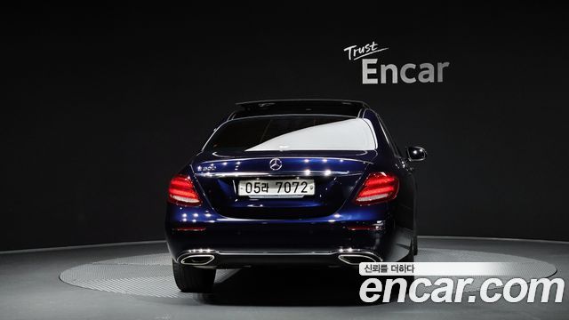 Mercedes-Benz E-Class 2019 thumb 5