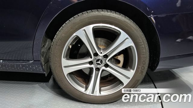 Mercedes-Benz E-Class 2019 thumb 6