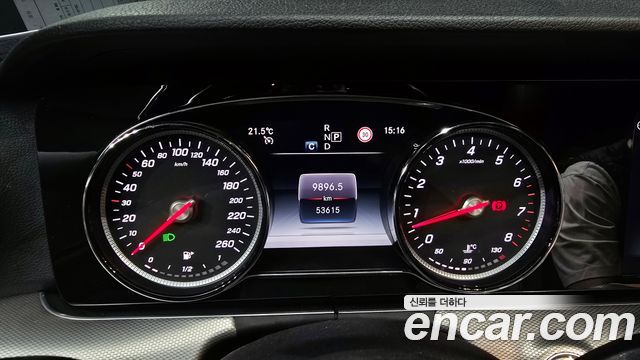 Mercedes-Benz E-Class 2019 thumb 9