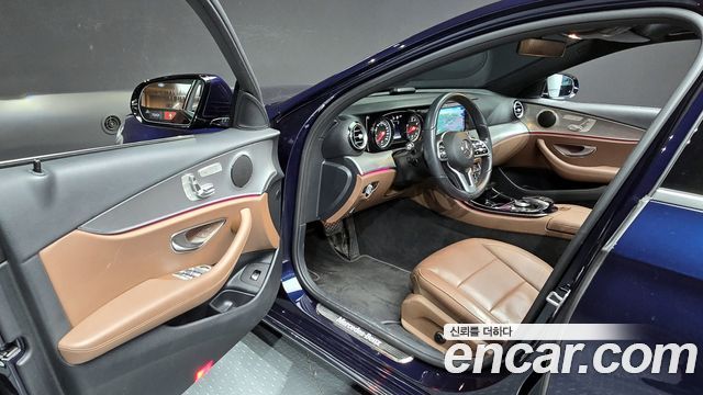 Mercedes-Benz E-Class 2019 thumb 11