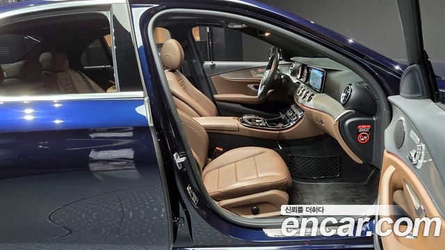 Mercedes-Benz E-Class 2019 thumb 12