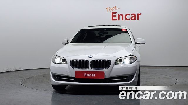 BMW 5 серии 2011 thumb 4