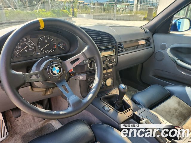 BMW M3 1995 thumb 10