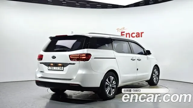Kia Carnival 2019 thumb 3