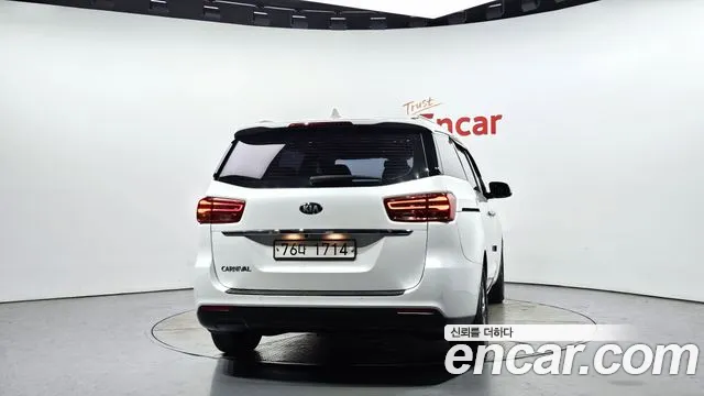 Kia Carnival 2019 thumb 5