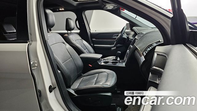 Ford Explorer 2019 thumb 10