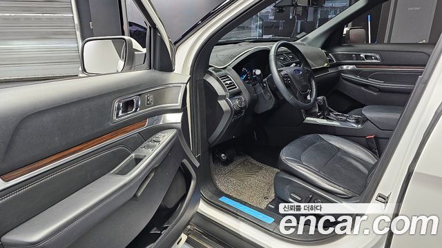Ford Explorer 2019 thumb 11