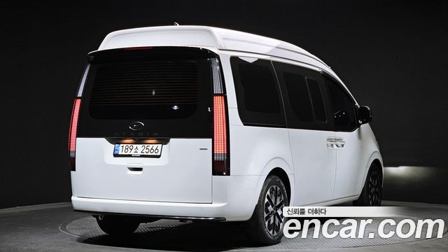 Hyundai Staria 2023 thumb 3