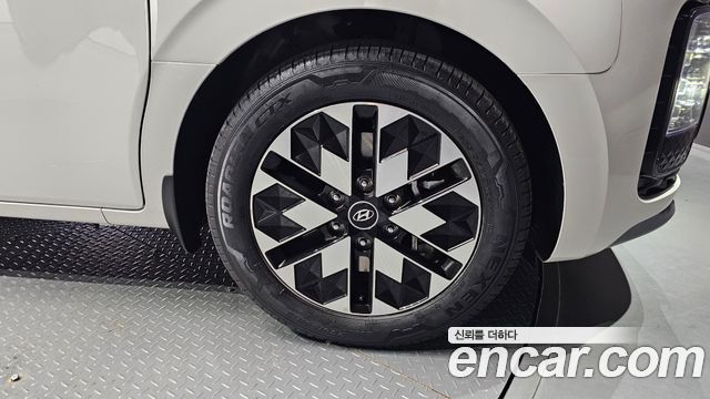 Hyundai Staria 2023 thumb 6