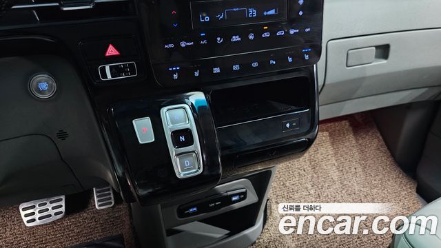 Hyundai Staria 2023 thumb 10