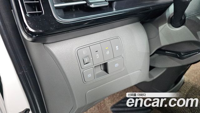 Hyundai Staria 2023 thumb 11