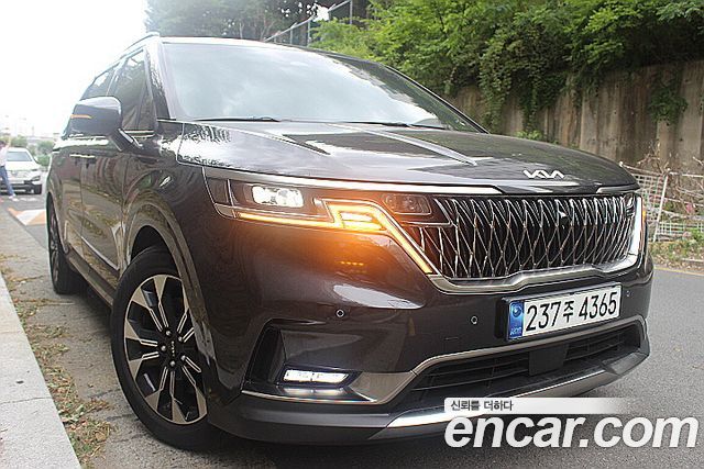 Kia Carnival 2023 thumb 2