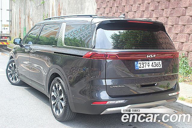 Kia Carnival 2023 thumb 3