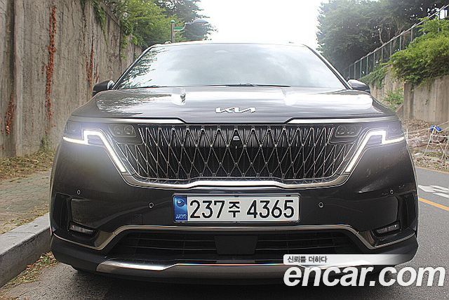 Kia Carnival 2023 thumb 4