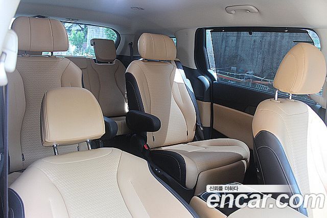 Kia Carnival 2023 thumb 12